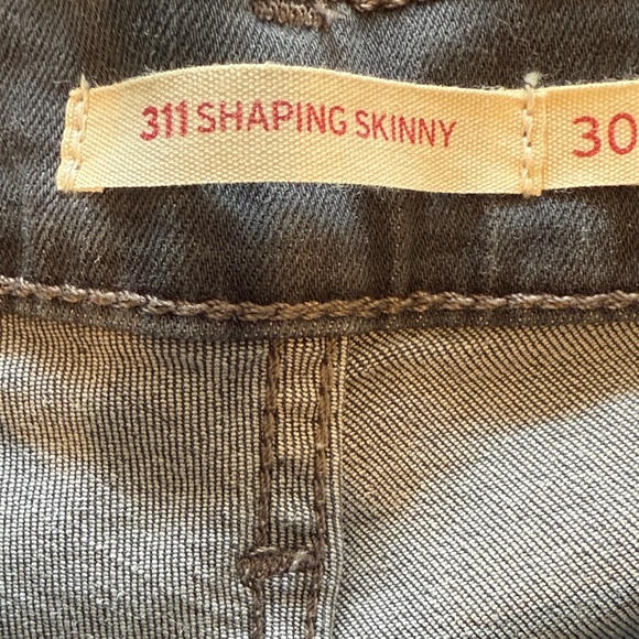 Women’s Gray Levi Jeans - Picture 3 of 7